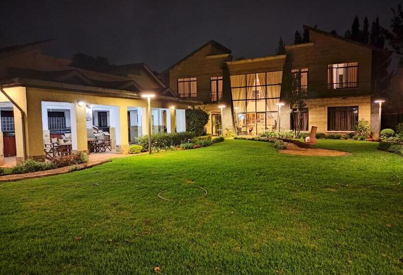 تختخواب و صبحانه Florances Rest House