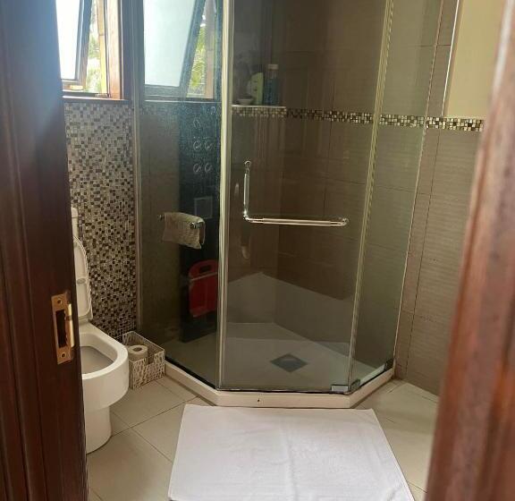 تختخواب و صبحانه Florances Rest House