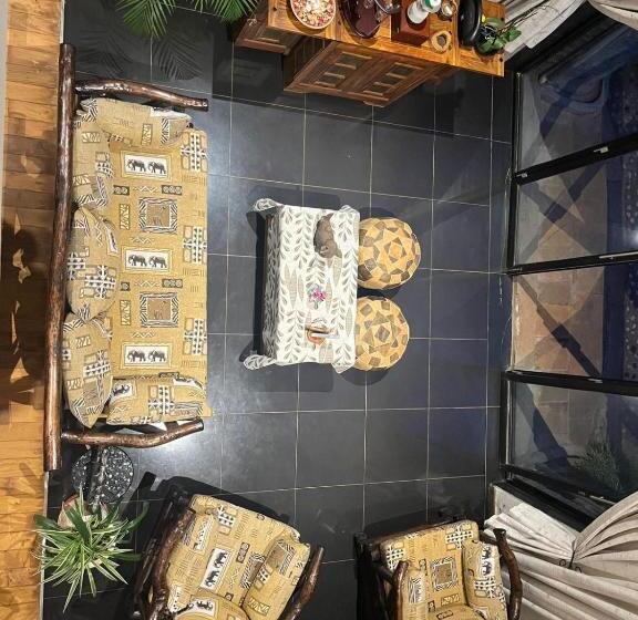 تختخواب و صبحانه Florances Rest House