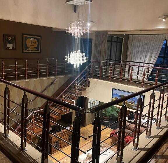 تختخواب و صبحانه Florances Rest House