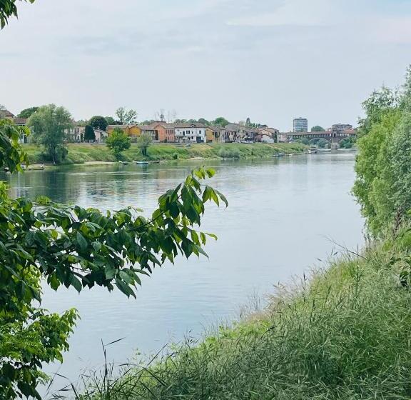 تختخواب و صبحانه Green Suite Pavia