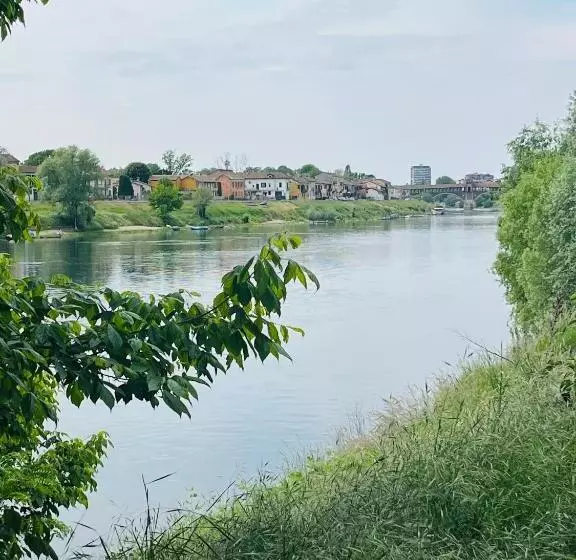 تختخواب و صبحانه Green Suite Pavia