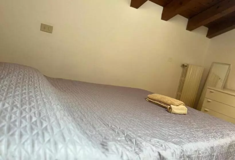 تختخواب و صبحانه Green Suite Pavia
