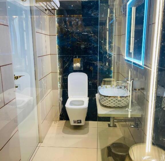 בית מלון כפרי Home2 Renaissance Club