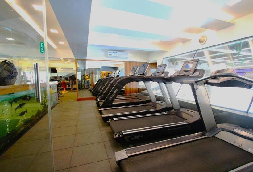 בית מלון כפרי Home2 Renaissance Club