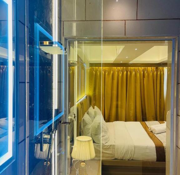 בית מלון כפרי Home2 Renaissance Club