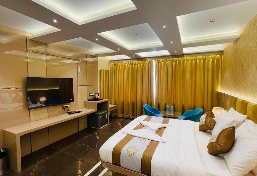 בית מלון כפרי Home2 Renaissance Club