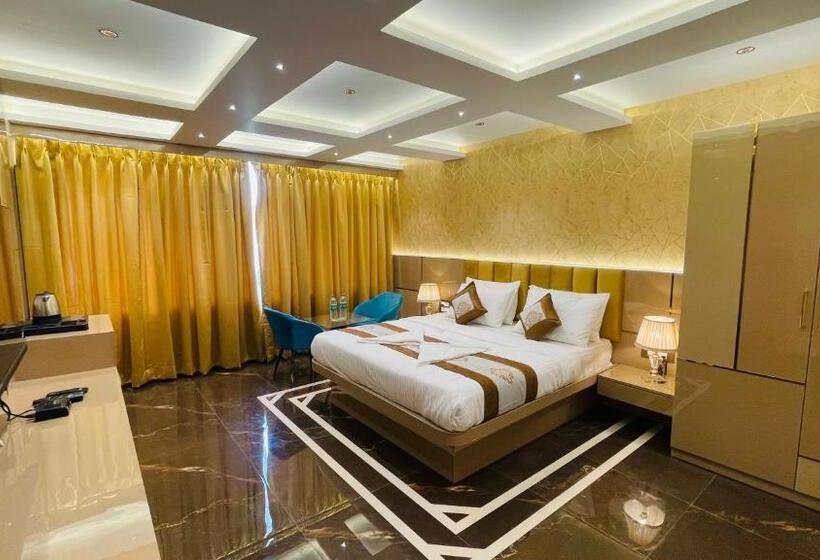 בית מלון כפרי Home2 Renaissance Club