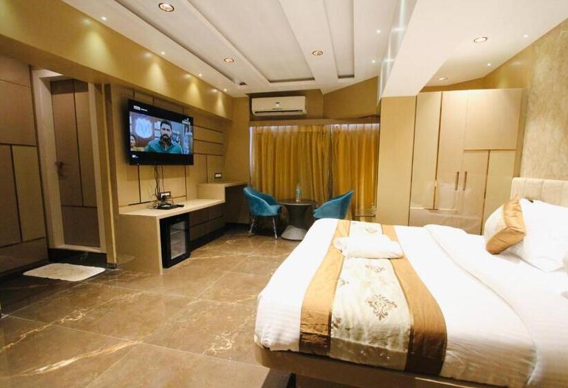 בית מלון כפרי Home2 Renaissance Club