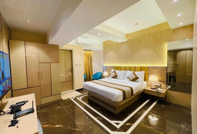 Hotell Home2 Renaissance Club