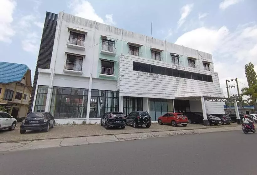 ホテル Oyo 93123 Wisma Hamalau Syariah