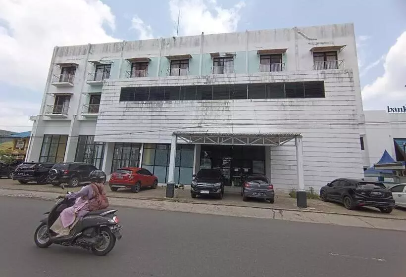 ホテル Oyo 93123 Wisma Hamalau Syariah