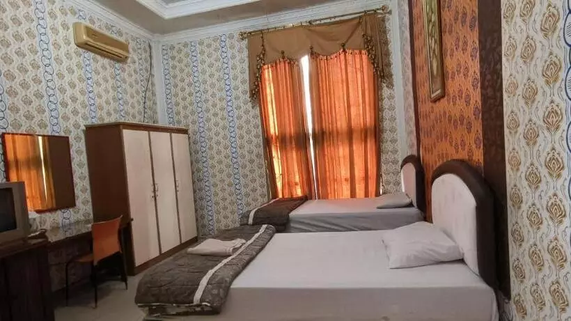 ホテル Oyo 93123 Wisma Hamalau Syariah