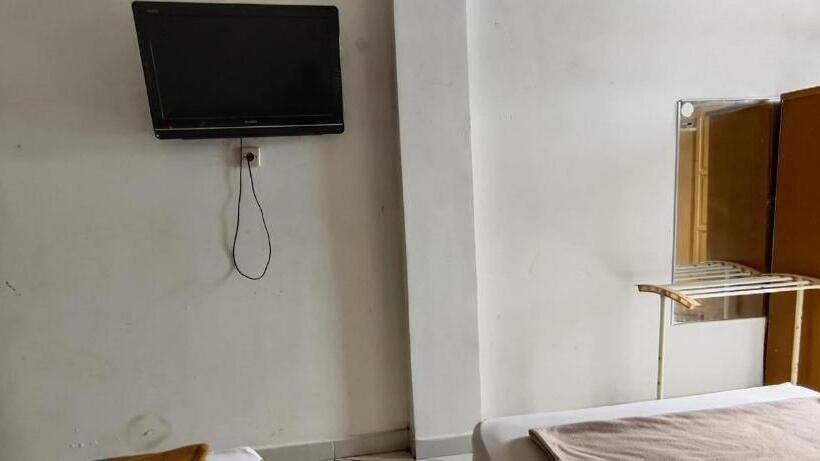 Otel Oyo 93123 Wisma Hamalau Syariah