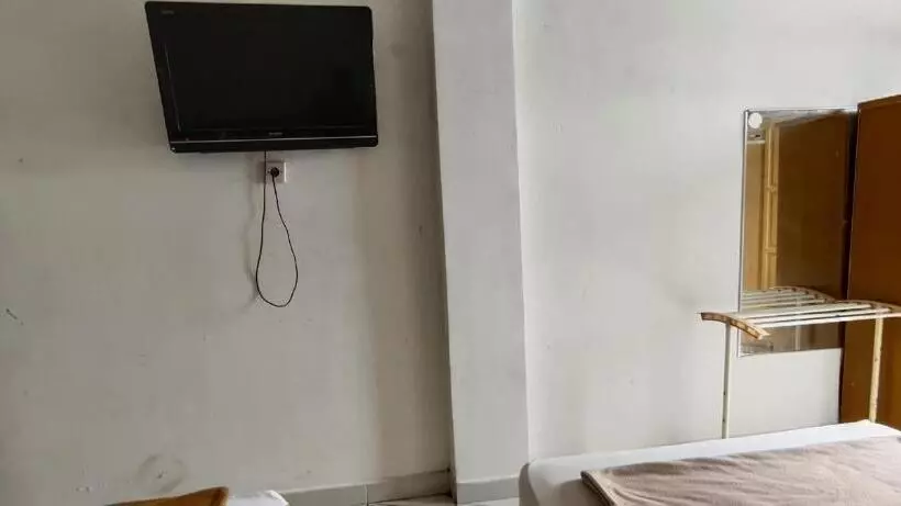 ホテル Oyo 93123 Wisma Hamalau Syariah