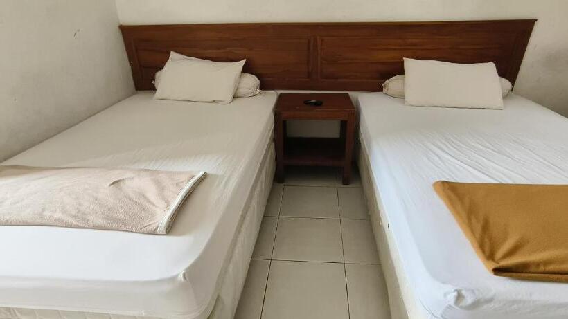 Otel Oyo 93123 Wisma Hamalau Syariah