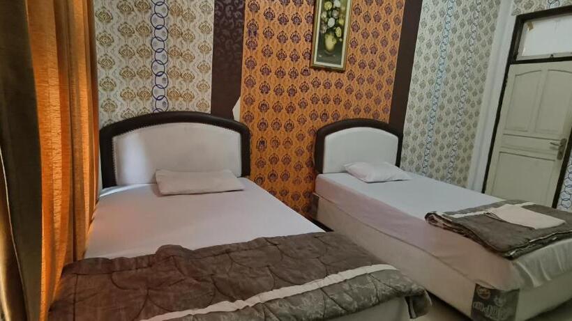 Otel Oyo 93123 Wisma Hamalau Syariah