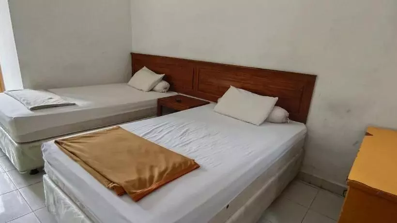 ホテル Oyo 93123 Wisma Hamalau Syariah