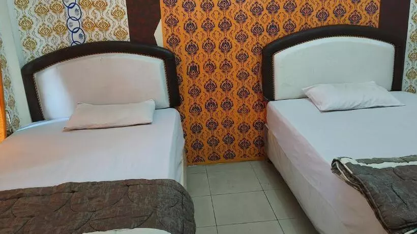 ホテル Oyo 93123 Wisma Hamalau Syariah