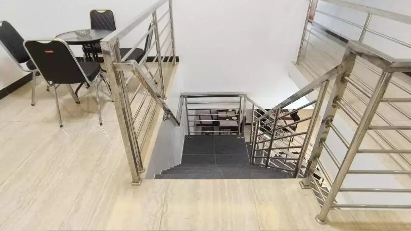 ホテル Oyo 93123 Wisma Hamalau Syariah