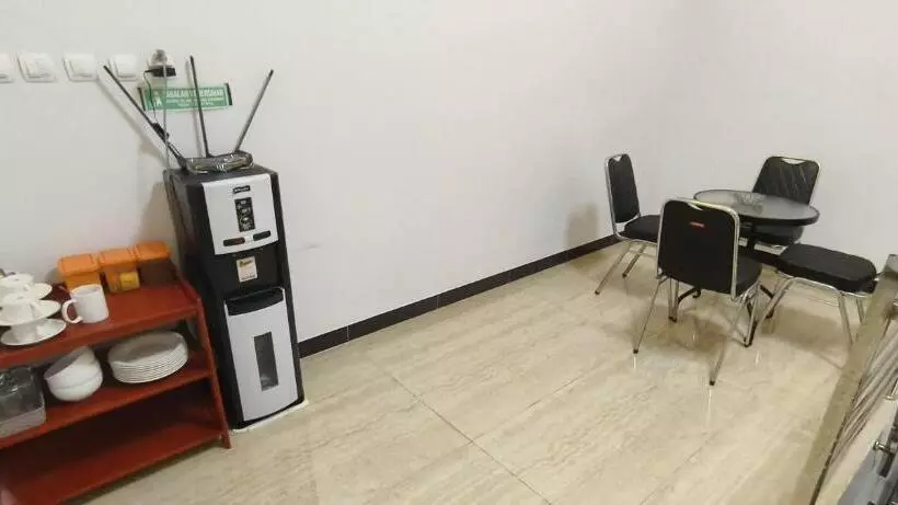 ホテル Oyo 93123 Wisma Hamalau Syariah