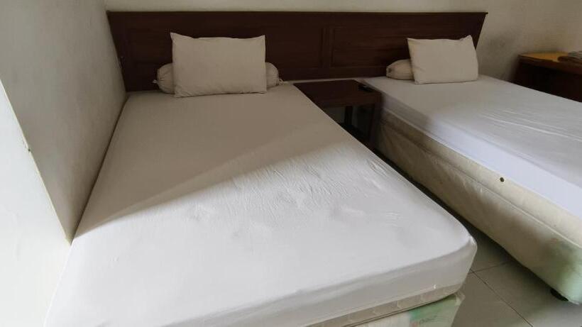 Otel Oyo 93123 Wisma Hamalau Syariah