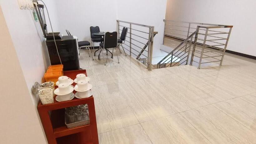 Otel Oyo 93123 Wisma Hamalau Syariah