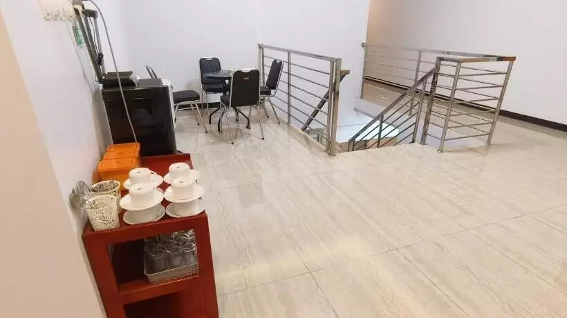 ホテル Oyo 93123 Wisma Hamalau Syariah