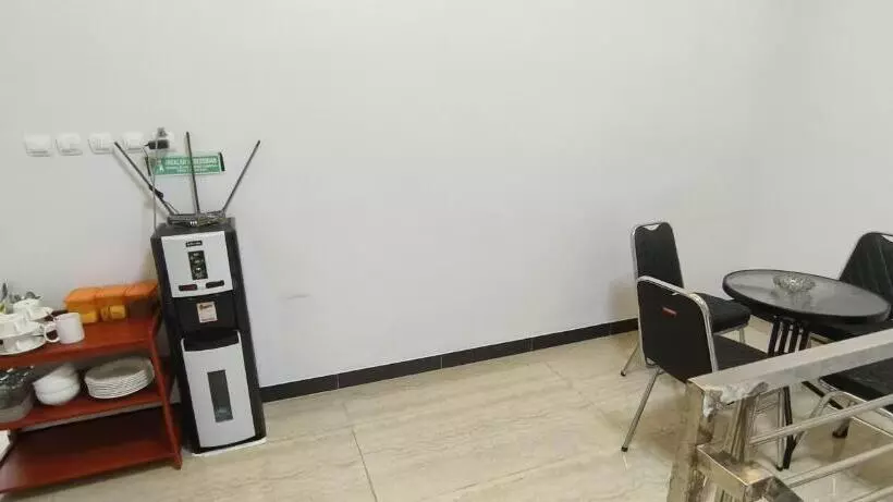 ホテル Oyo 93123 Wisma Hamalau Syariah