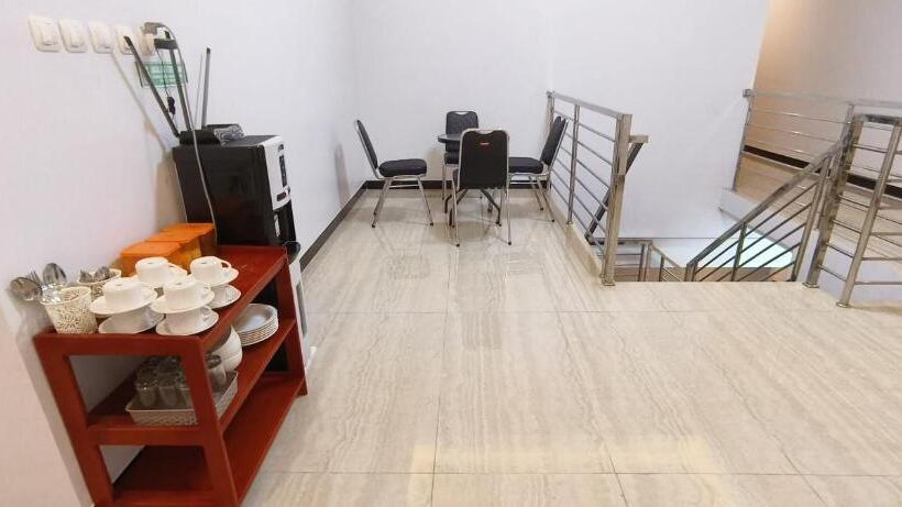 Otel Oyo 93123 Wisma Hamalau Syariah