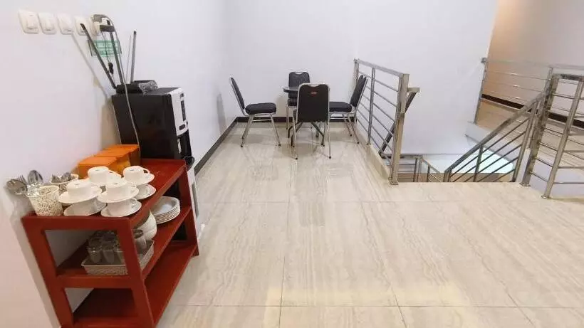 ホテル Oyo 93123 Wisma Hamalau Syariah