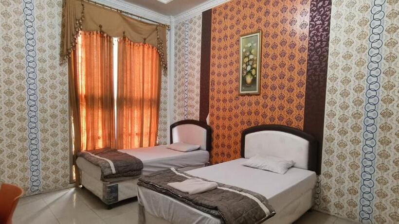 Otel Oyo 93123 Wisma Hamalau Syariah
