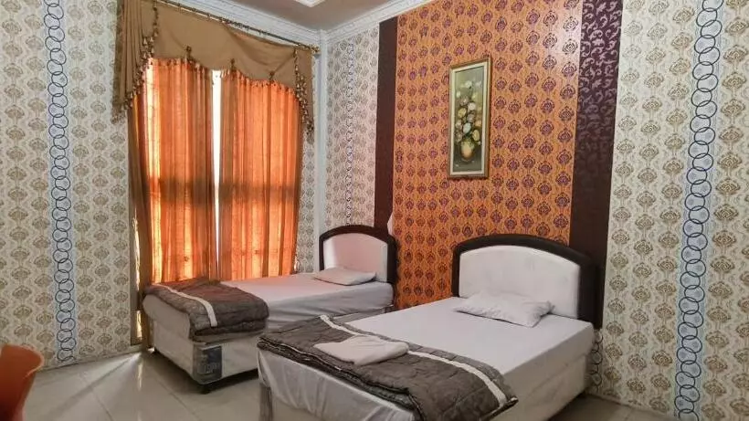 ホテル Oyo 93123 Wisma Hamalau Syariah