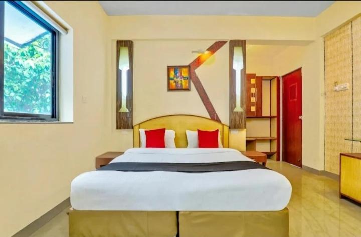 Отель Poonam Mahal