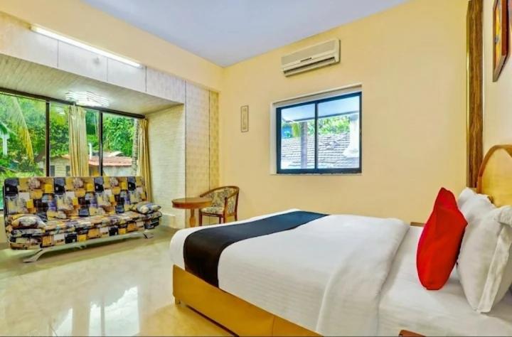 Отель Poonam Mahal