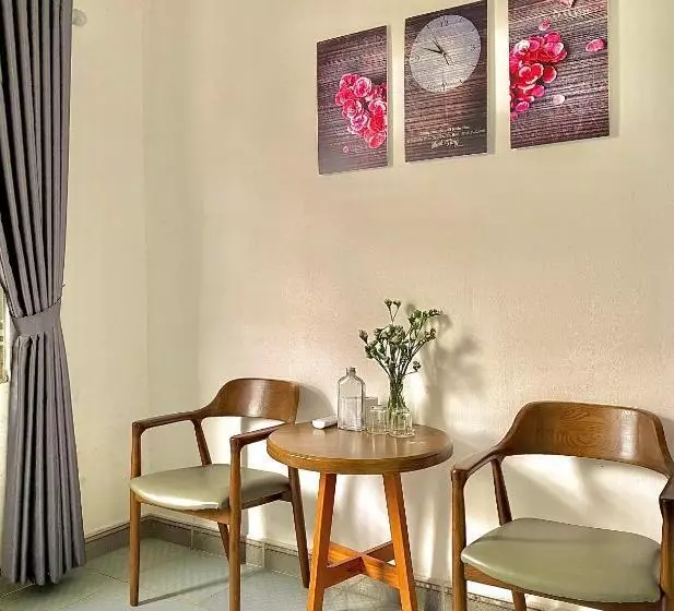 هتل Shine Riverside Homestay