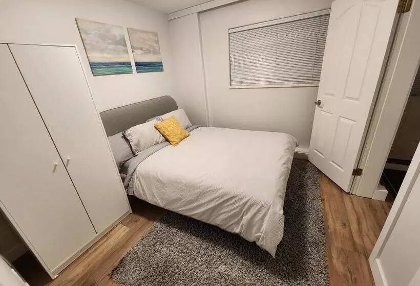 ペンション Charming East Van Hideaway   Near Skytrain