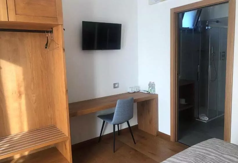 Aamiaismajoitus (B&B) Risto Bar Rosandra