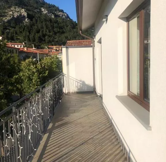 Aamiaismajoitus (B&B) Risto Bar Rosandra