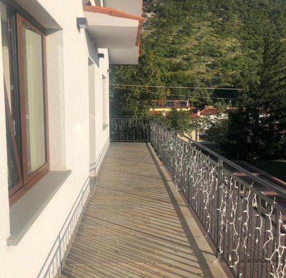 مبيت وإفطار Risto Bar Rosandra