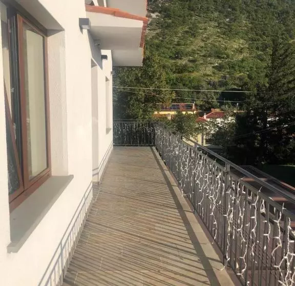 Aamiaismajoitus (B&B) Risto Bar Rosandra