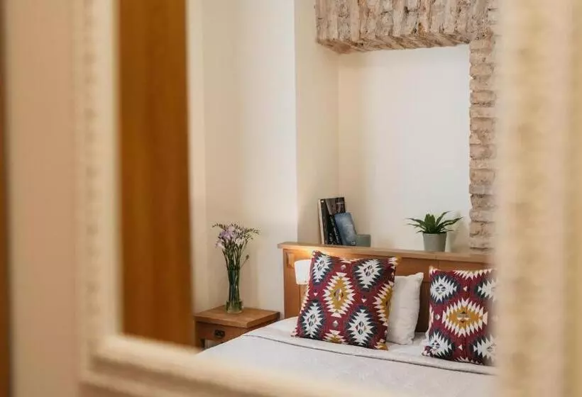 Cathedral Apartments Self Check In