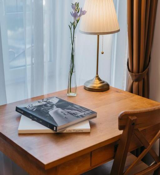 Cathedral Apartments Self Check In