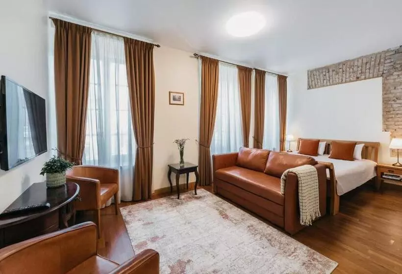 Cathedral Apartments Self Check In