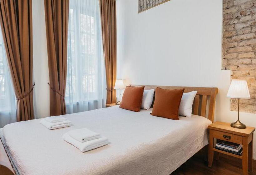 Cathedral Apartments Self Check In