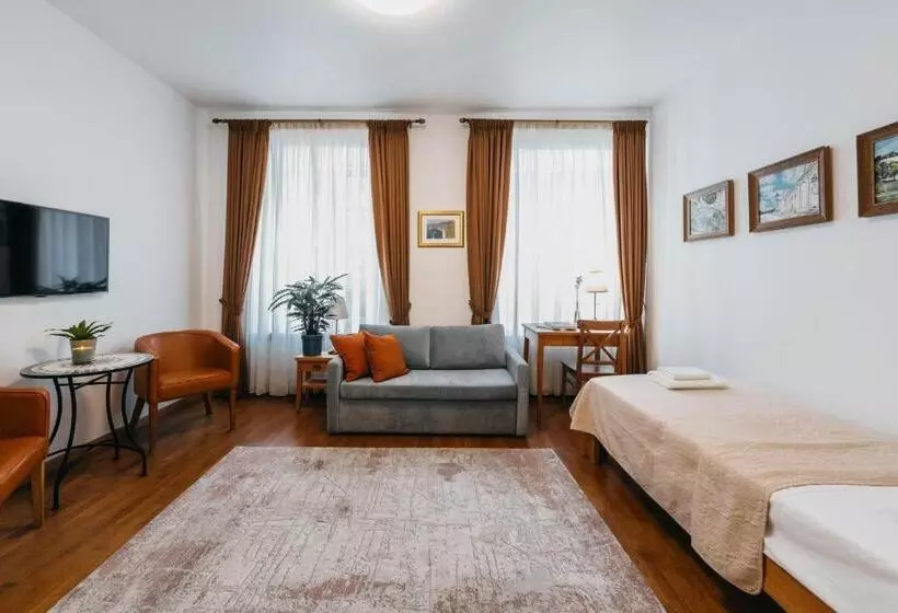 Cathedral Apartments Self Check In