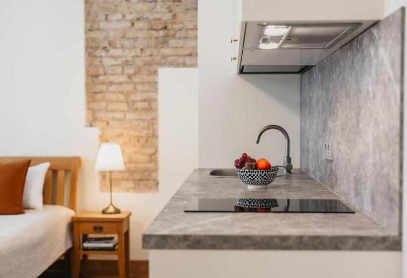 Cathedral Apartments Self Check In