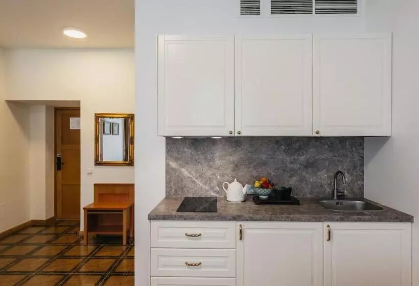 Cathedral Apartments Self Check In