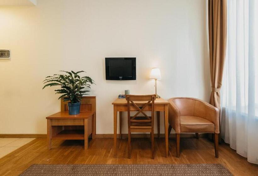 Cathedral Apartments Self Check In