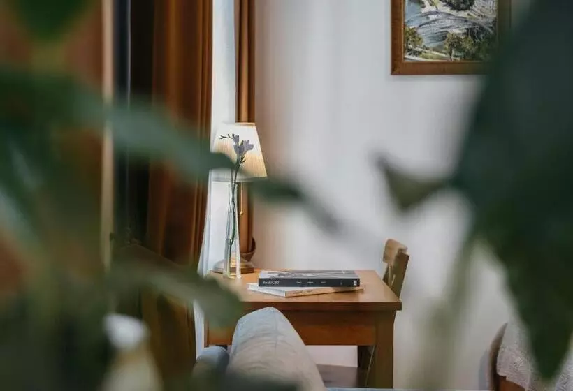 Cathedral Apartments Self Check In